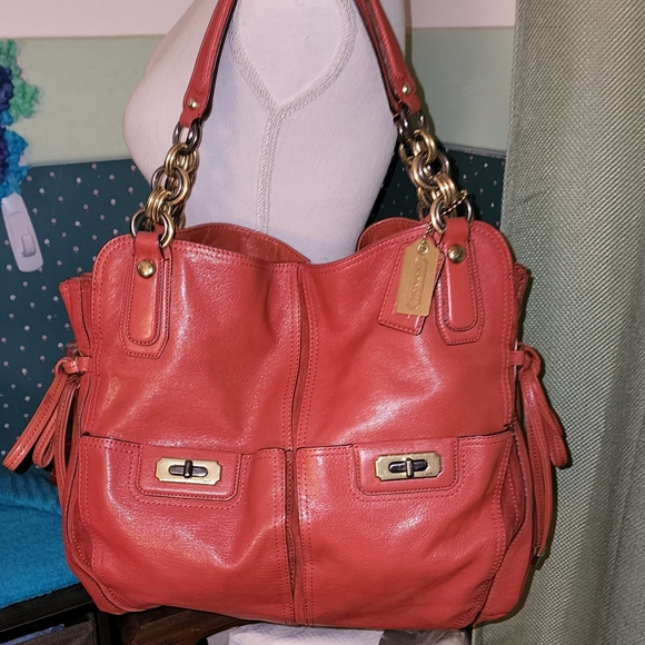 COACH EUC CHELSEA F17786 FLAGSHIP XL LEATHER SHOULDER BAG. NEVER USED